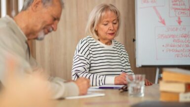 Un tournant pour les seniors ? Le nouveau plan de la Caisse des dépôts pose question