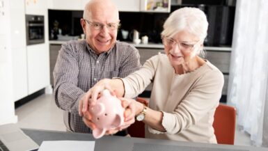 Épargner après 55 ans : les méthodes simples qui peuvent tout changer à la retraite