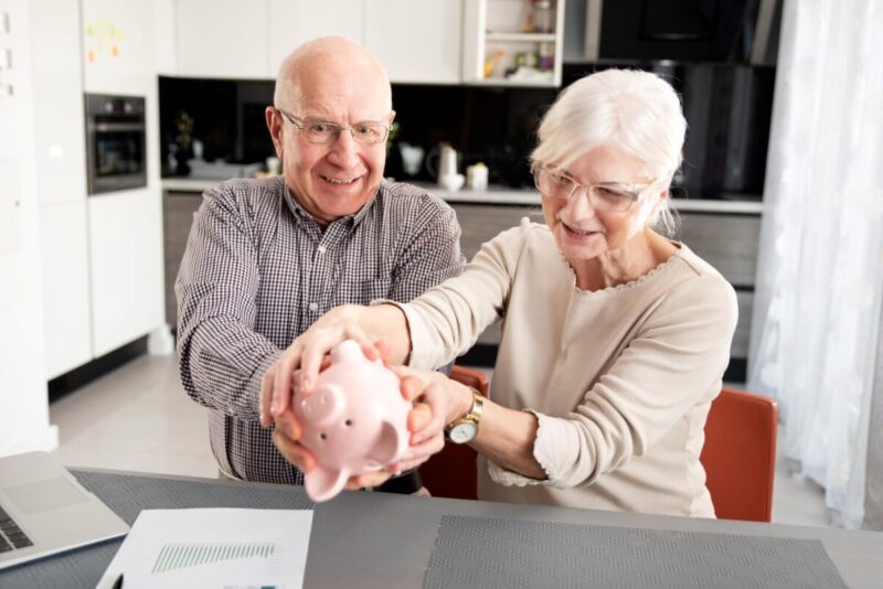 Épargner après 55 ans : les méthodes simples qui peuvent tout changer à la retraite