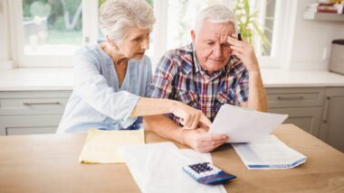Abattement supprimé ou réduit ? Ce que le budget 2026 réserve aux retraités imposables