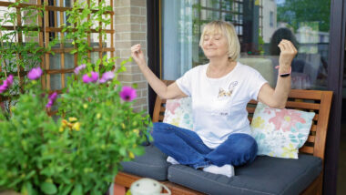 Seniors seuls à domicile 5 conseils essentiels pour un été serein et sécurisé