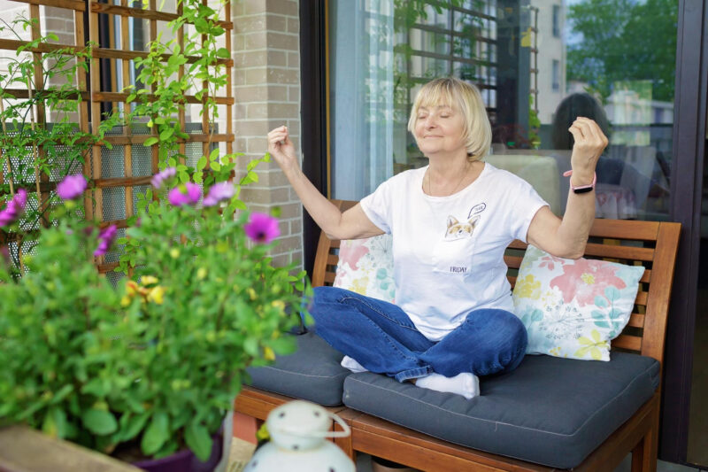 Seniors seuls à domicile 5 conseils essentiels pour un été serein et sécurisé