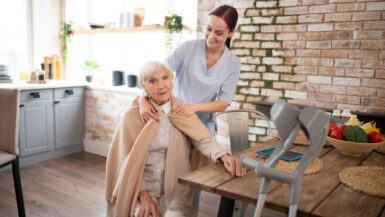 Nouveau fonds pour les aides à domicile : qui peut en profiter ?
